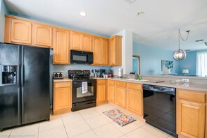 Welcome to the honey kitchen area of our Orlando, Florida apartment, where integrated appliances create a seamless and stylish appearance. The elegant and coordinated color palette ensures a cohesive look throughout.