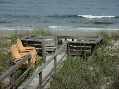 OCEAN FRONT! SUPER CLEAN - see reviews!!! w/PRIVATE boardwalk beach access!