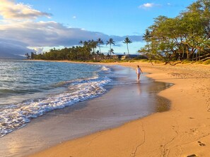 SANDY BEACH ON KAPU WALK FOR MILES