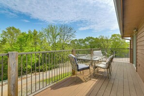 Deck | Outdoor Dining