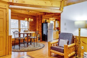 Living Room | Gas Fireplace