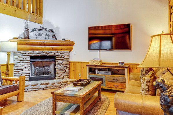 Pigeon Forge Vacation Rental | 1BR | 1.5BA | Stairs Required | 1,100 Sq Ft