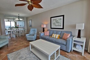 Living Room (4)