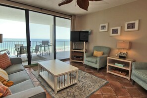 Living Room (2)