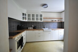 Fully equipped Kitchen on ground floor