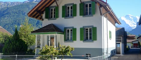 Entire house with view to the majestic Jungfrau