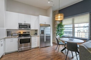 Kitchen / Dining Area