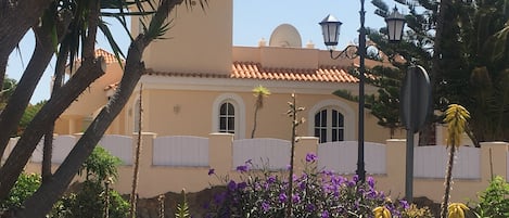 Well maintained spacious villa