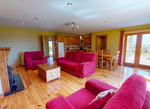 Dingle Courtyard Cottages, Pretty Self Catering Holiday Cottages in Dingle, County Kerry 