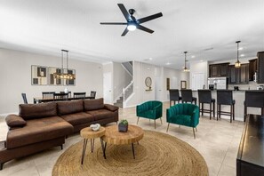 1532 Moon Valley Dr 1.jpg