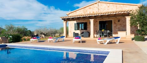 Luxury finca for rent in Mallorca. Rossignol 155