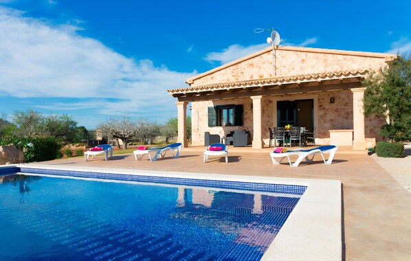 Luxury finca for rent in Mallorca. Rossignol 155