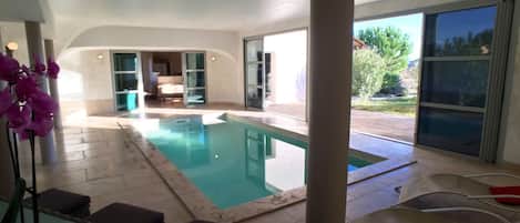piscine intérieure
