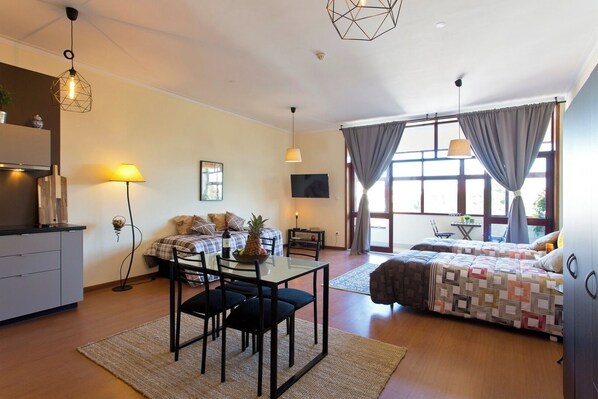 The apartment is spacious and is just 5 minutes for Clérigos.