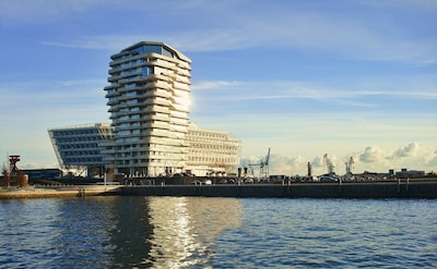 Hafencity, Marco Polo Tower, exclusive location, pure luxury, harbor view 