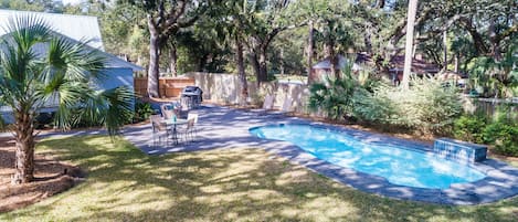 Oasis Backyard! Saltwater Pool w/ Waterfall
Great Patio and Yard