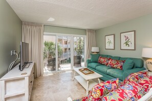 Beach Club 238 - Living Space