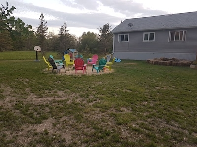 Family cottage at Valhalla Beach, short drive to Gimli