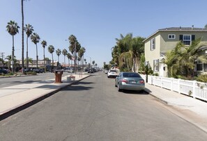 Located directly on a popular main road called 2nd Street. Lots of Restaurants.