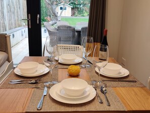 Extendable Dining table to accommodate 4 adults 