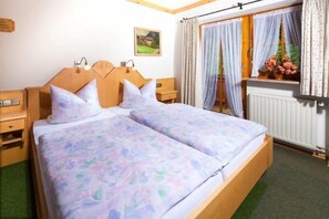 Ferienwohung Jenner, für 4 Personen, 80 qm-Schlafzimmer