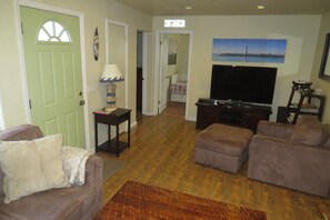Family room with 50' LCD and Comcast Cable