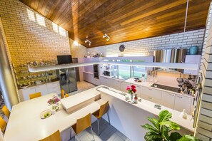 Kitchen/Dining