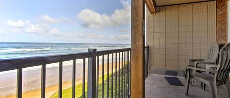 Lincoln City Vacation Rental | 2BR | 2BA | 1,280 Sq Ft | Stairs Required