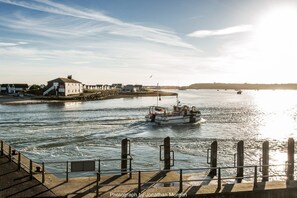 There is always something to watch out on the water. Here is Richard returning from fishing.