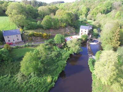 Photo de la propriété du Moulin du pont neuf la maison se situe a gauche en haut