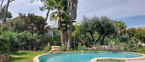 Piscine "lagon" avec "pataugeoire" pour les plus petits