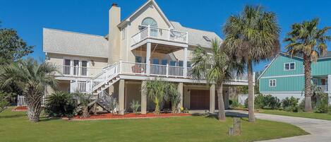 Large Custom Built Home 300' from the beach!