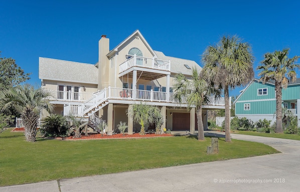 Large Custom Built Home 300' from the beach!