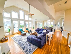 Seaz A Dream Family Room 