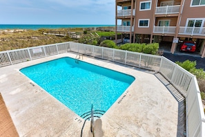 Sand Pebbles C14-large-027-046-Community Pool-1500x1000-72dpi