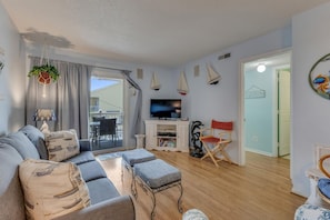 Sand Pebbles C14-large-004-044-Main Living Area-1500x1000-72dpi