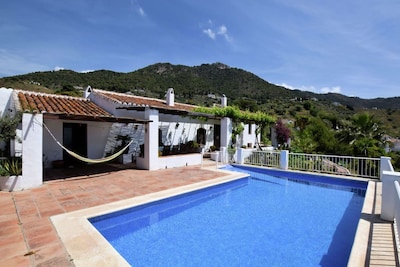 Luxury authentic cortijo, private pool, magnificent seaviews, wheelchairfriendly