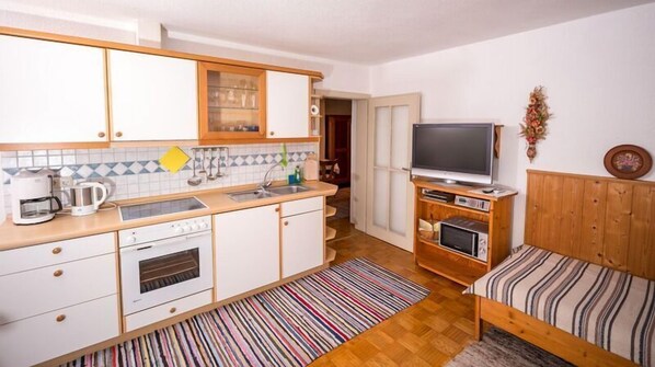 Ferienwohnung Hochries, 1 separates Schlafzimmer, Küche, Balkon, Dusche und WC