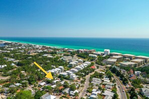 Bluefish Cottage is only a few minute walk to the famous beaches of 30A 🐟