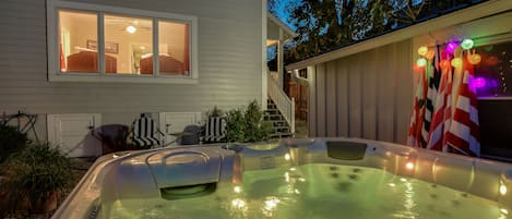 4BR 4BA w/hot tub/plunge pool
