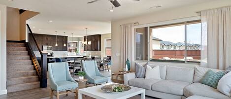 Large open floor plan. Family room and kitchen. 