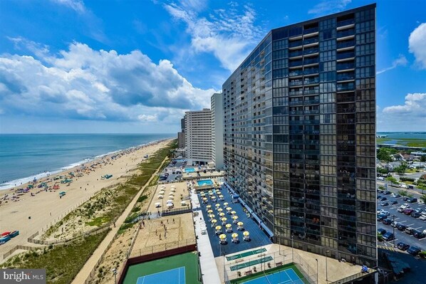 Your Beach Resort ENJOY!! The 1095 sq ft Condo straight on Direct Ocean Front!!