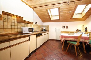 Ferienwohnung 4, 68qm, Balkon, Küche extra, 1 Schlafzimmer, 1 Wohnz., max 2 Pers.-Küche