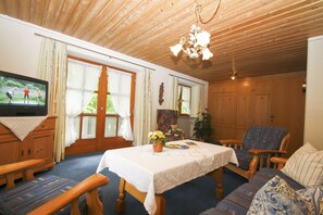 Ferienwohnung 2, 98qm, Balkon, Küche, 2 Schlafzimmer, 1 Wohnzimmer, max. 2 Pers.-Wohnbereich