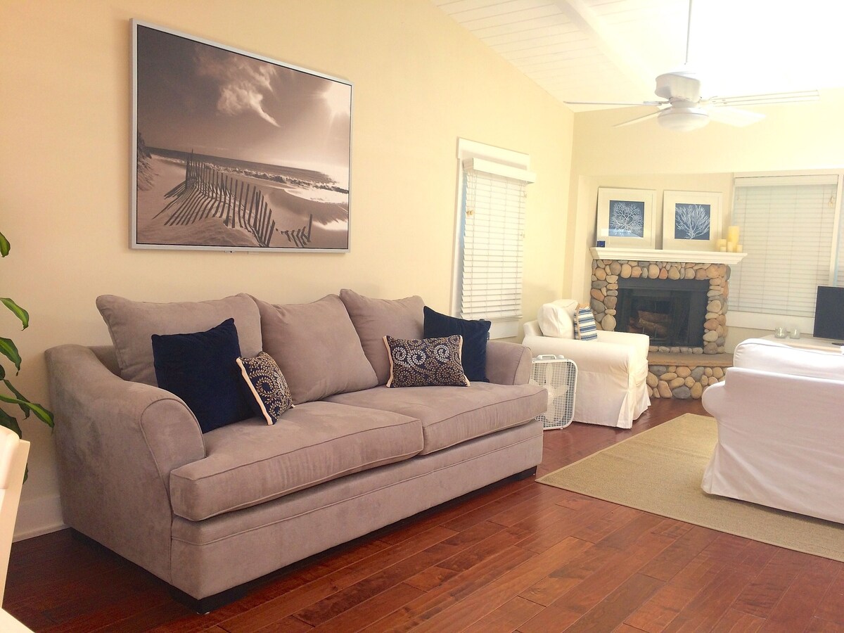Adorable Venice Canal Home, Sleeps 6 + Row boat