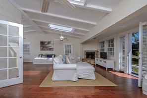 High ceilings, very light and bright and spacious