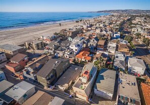 Just five houses from the beach and boardwalk (no rooftop jacuzzi)