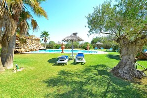 The luxurious Finca is located in can pica fort and muro