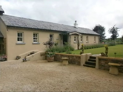 4 Star Exceptional Cosy Cottage