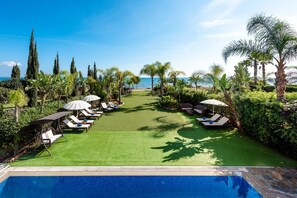 Villa Oceanus H2 by Ezoria Villas (7989)